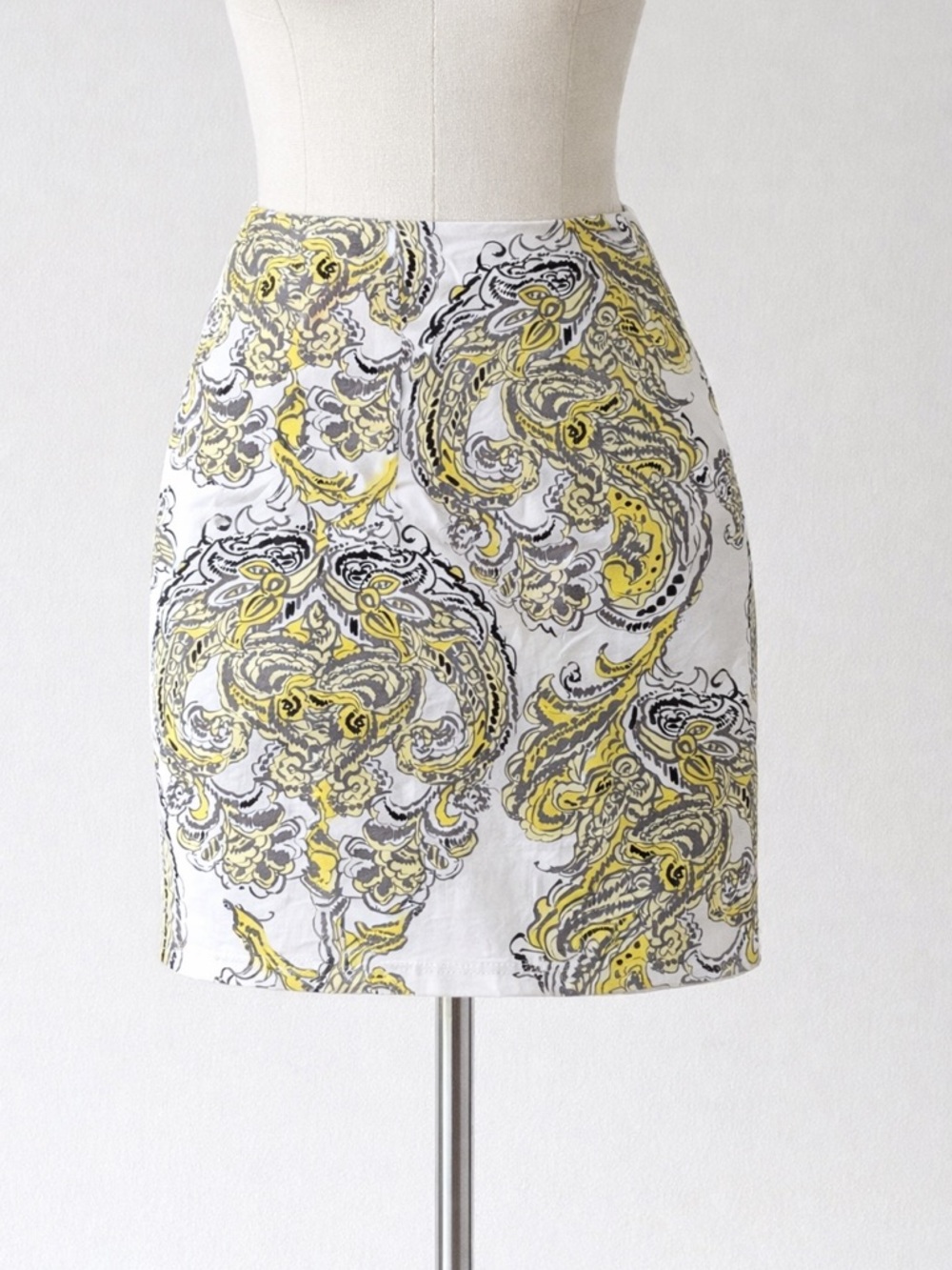 Ann Taylor Elegant Yellow and Gray Patterned Skirt Size 8